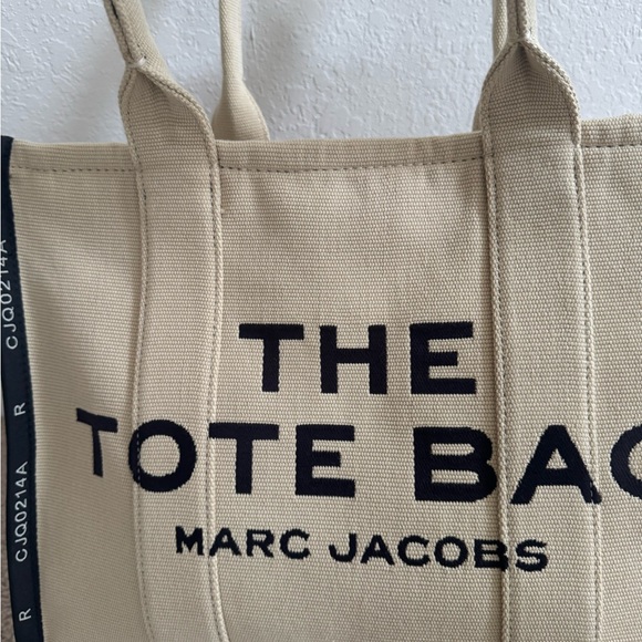 Marc Jacobs THE JACQUARD
LARGE TOTE BAG - Picture 6 of 10